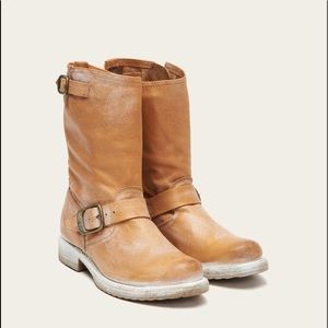 FRYE Company~ VERONICA Short ~ RARE TAN color~Leather Engineer Boots ~Sz 9